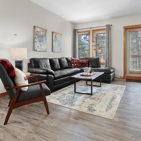 Newly Renovated Grizzly Lodge, Spacious 3Br 2Ba With Open Pool, Hot Tub Canmore Luaran gambar