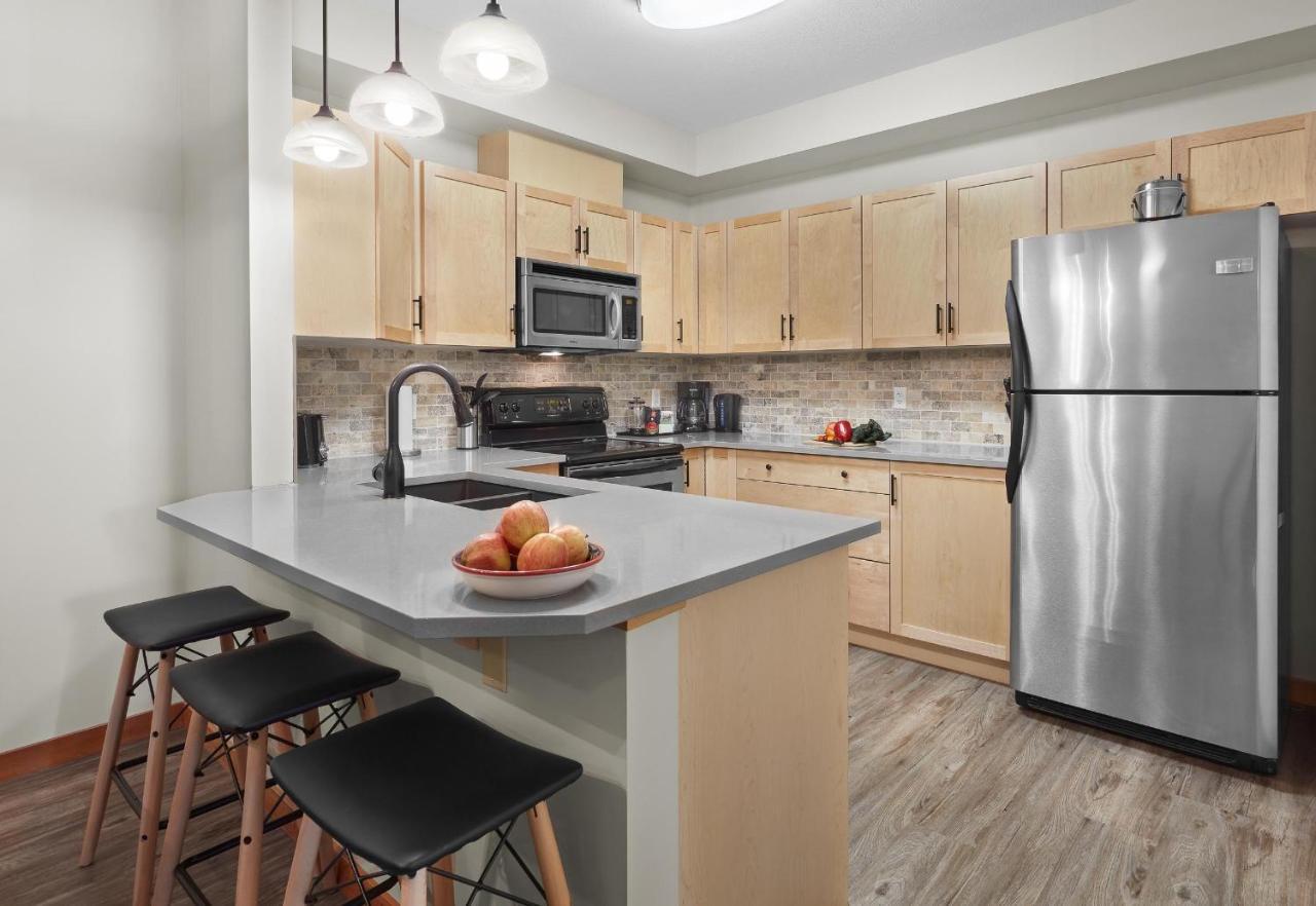 Newly Renovated Grizzly Lodge, Spacious 3Br 2Ba With Open Pool, Hot Tub Canmore Luaran gambar