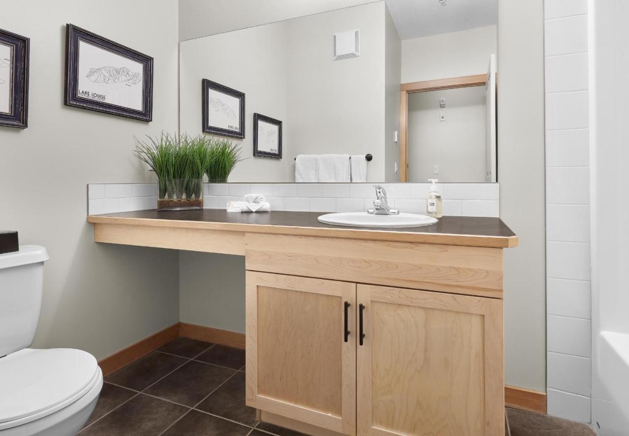 Newly Renovated Grizzly Lodge, Spacious 3Br 2Ba With Open Pool, Hot Tub Canmore Luaran gambar