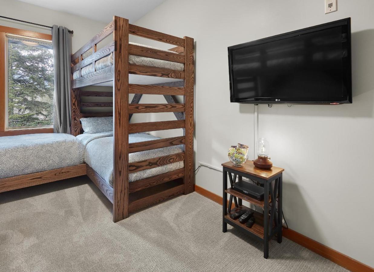 Newly Renovated Grizzly Lodge, Spacious 3Br 2Ba With Open Pool, Hot Tub Canmore Luaran gambar