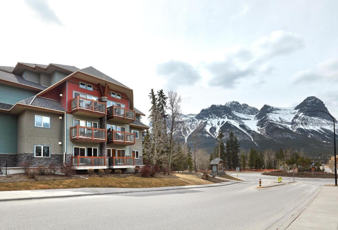 Newly Renovated Grizzly Lodge, Spacious 3Br 2Ba With Open Pool, Hot Tub Canmore Luaran gambar