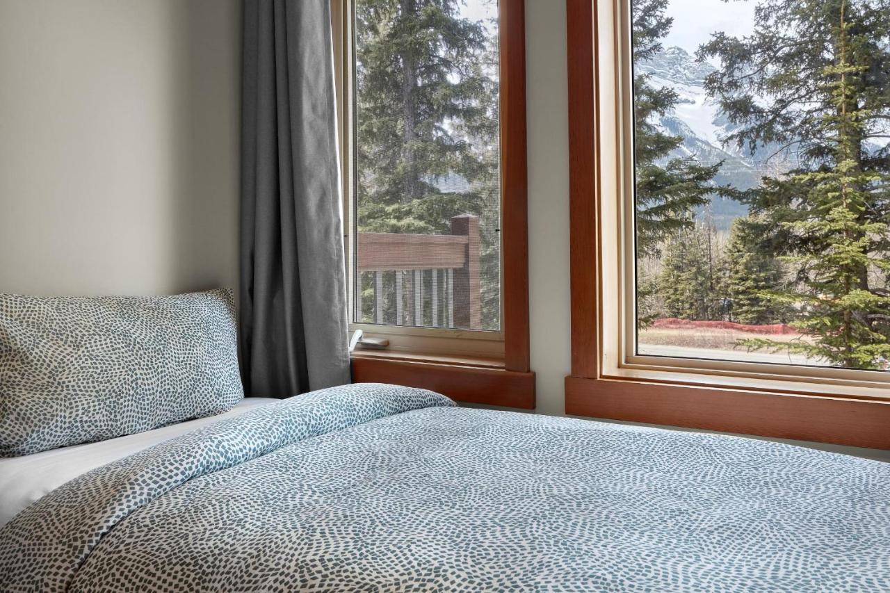 Newly Renovated Grizzly Lodge, Spacious 3Br 2Ba With Open Pool, Hot Tub Canmore Luaran gambar