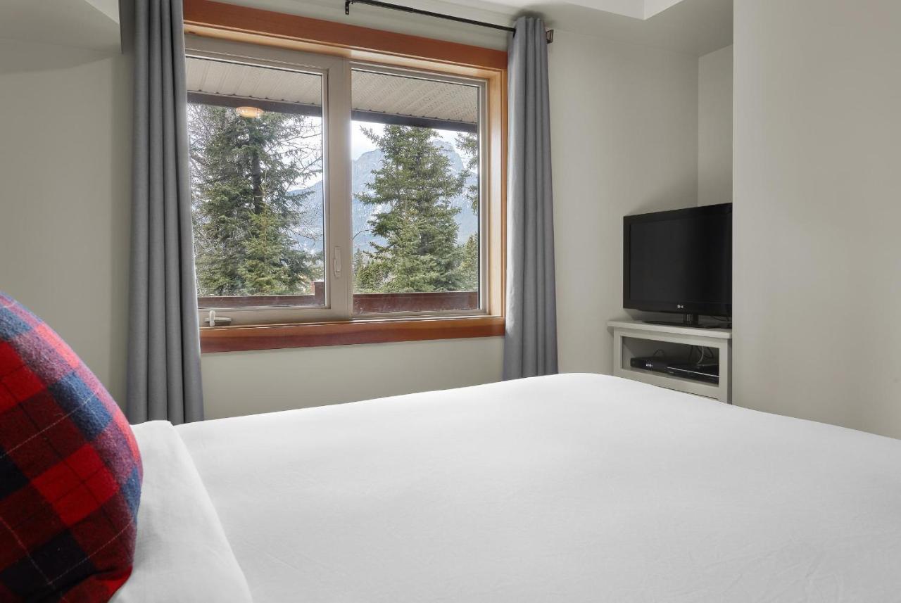 Newly Renovated Grizzly Lodge, Spacious 3Br 2Ba With Open Pool, Hot Tub Canmore Luaran gambar