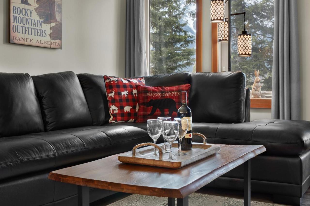 Newly Renovated Grizzly Lodge, Spacious 3Br 2Ba With Open Pool, Hot Tub Canmore Luaran gambar