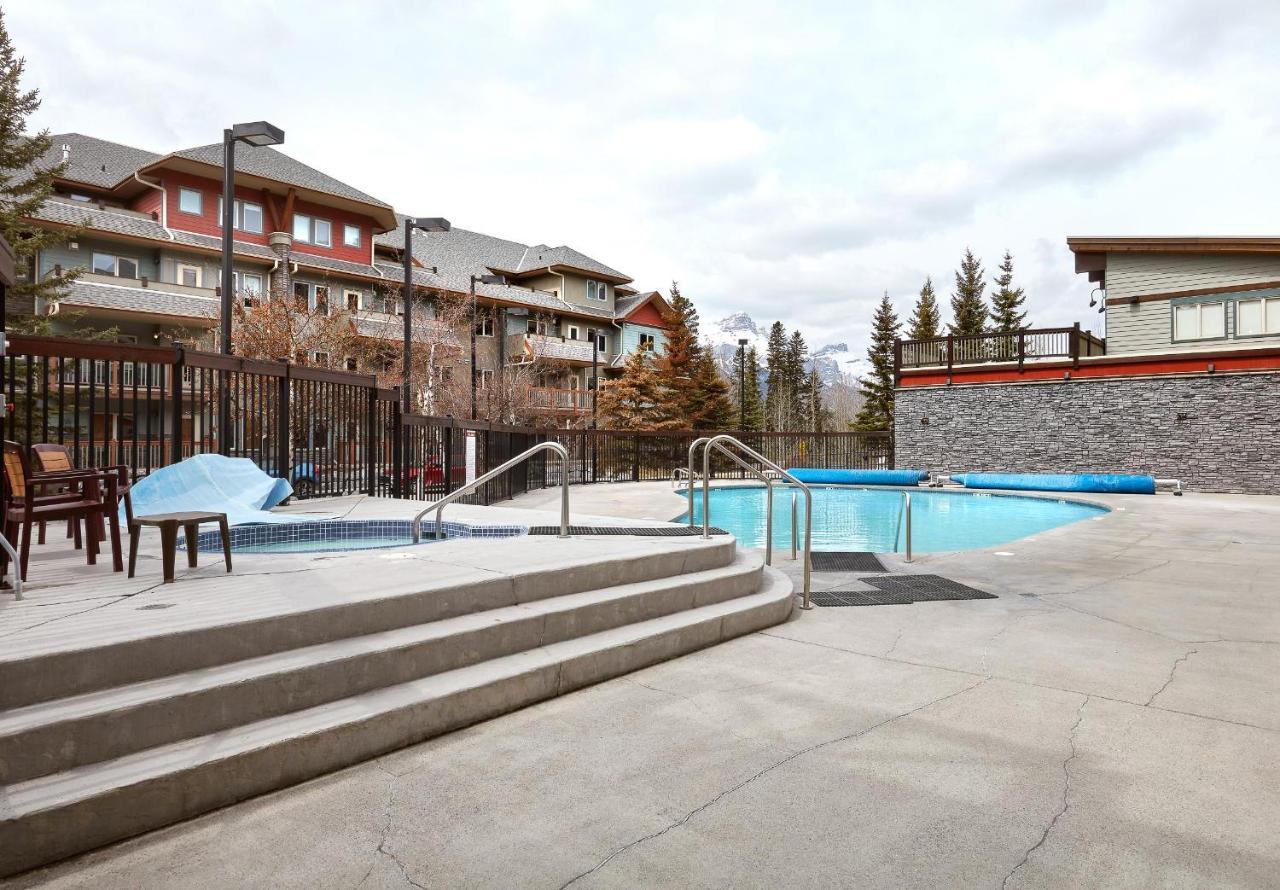 Newly Renovated Grizzly Lodge, Spacious 3Br 2Ba With Open Pool, Hot Tub Canmore Luaran gambar