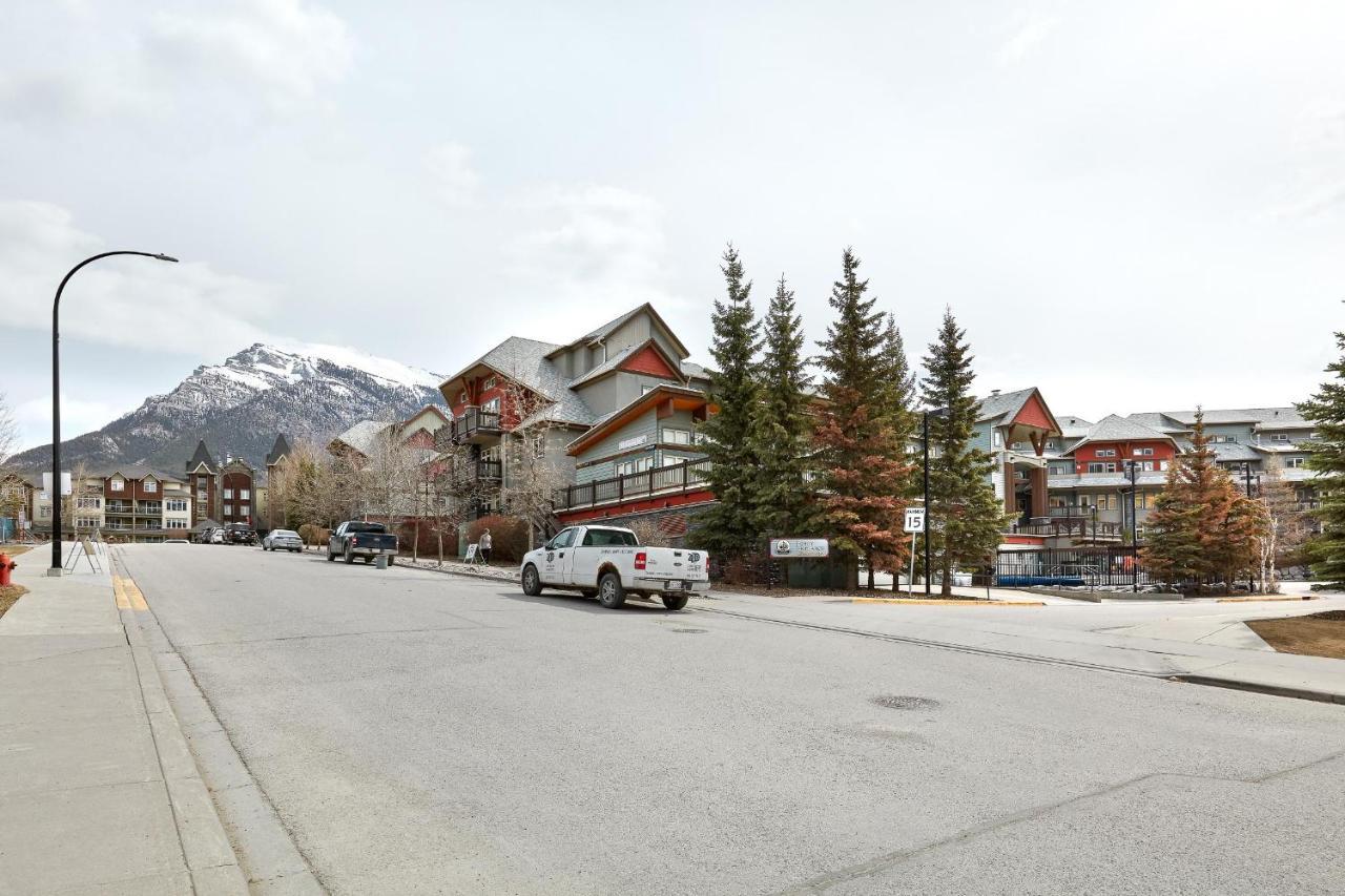 Newly Renovated Grizzly Lodge, Spacious 3Br 2Ba With Open Pool, Hot Tub Canmore Luaran gambar